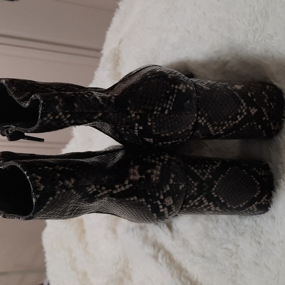 Steve Madden Boots - Picture 7 of 8